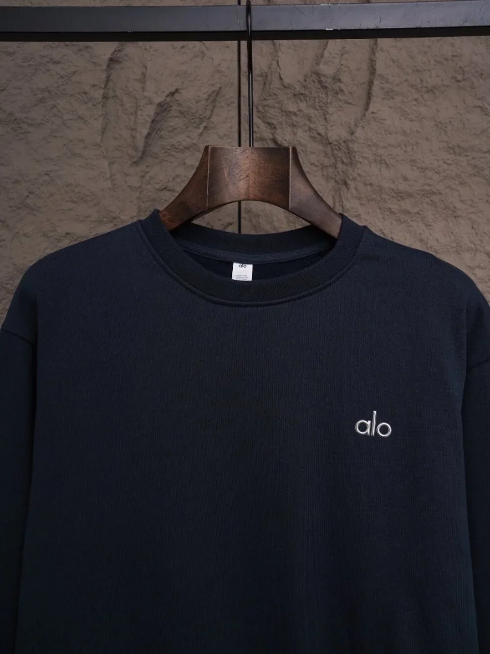 Alo Yoga Accolade Crew Neck Pullover Sweatshirt Blue